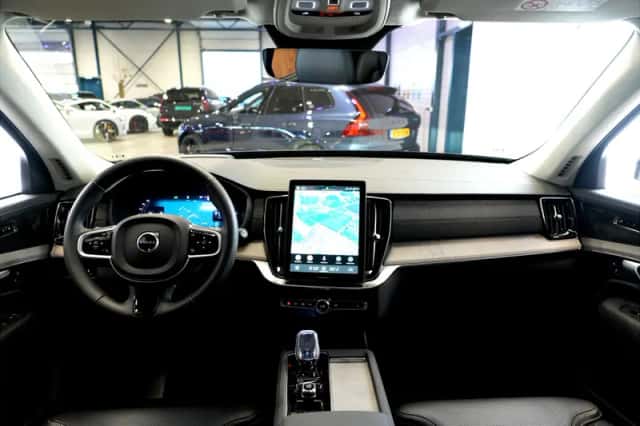 Volvo XC90 (2025) thumbnail 2