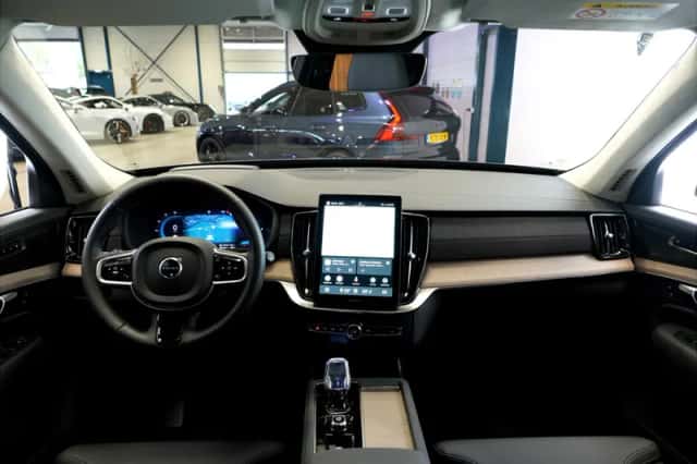 Volvo XC90 (2025) thumbnail 2