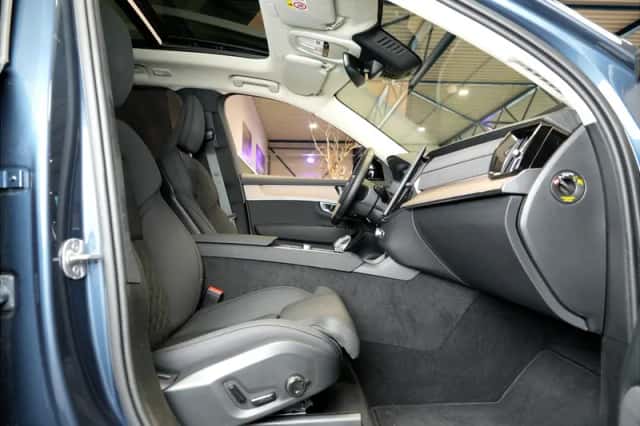 Volvo XC90 (2025) thumbnail 4