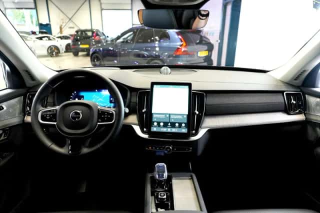 Volvo XC90 (2025) thumbnail 2