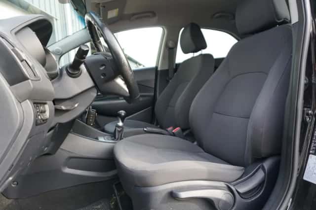 Kia Rio (2016) thumbnail 6