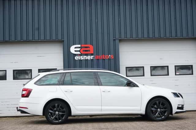 Škoda Octavia (2020) thumbnail 3