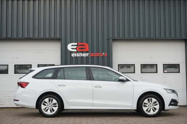 Škoda Octavia (2021) thumbnail 3