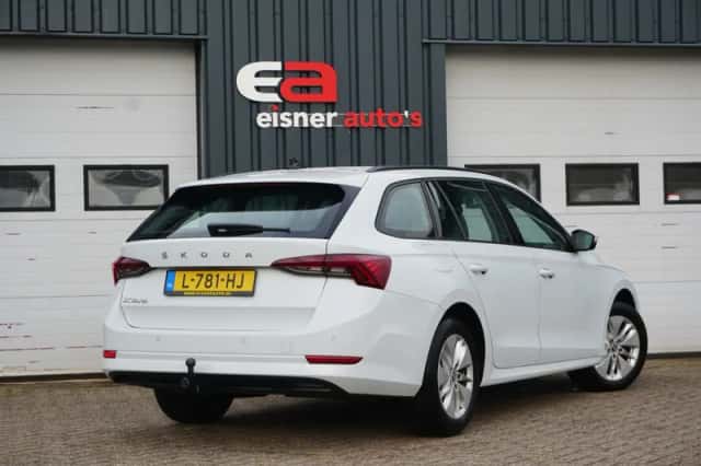 Škoda Octavia (2021) thumbnail 4