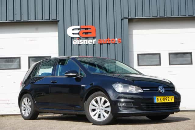 Volkswagen Golf (2017) thumbnail 2