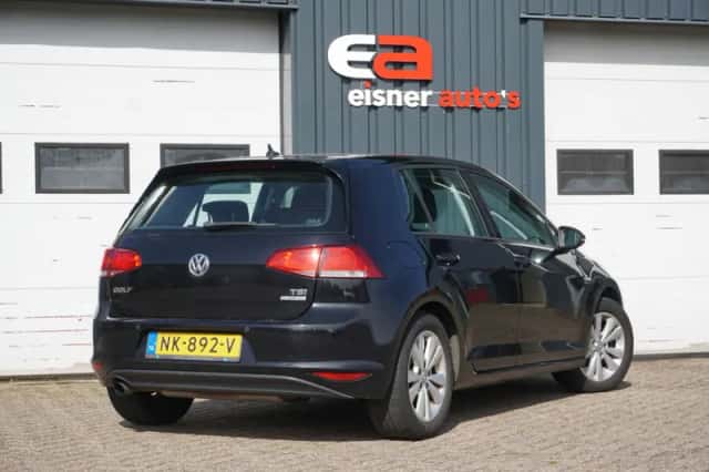 Volkswagen Golf (2017) thumbnail 4