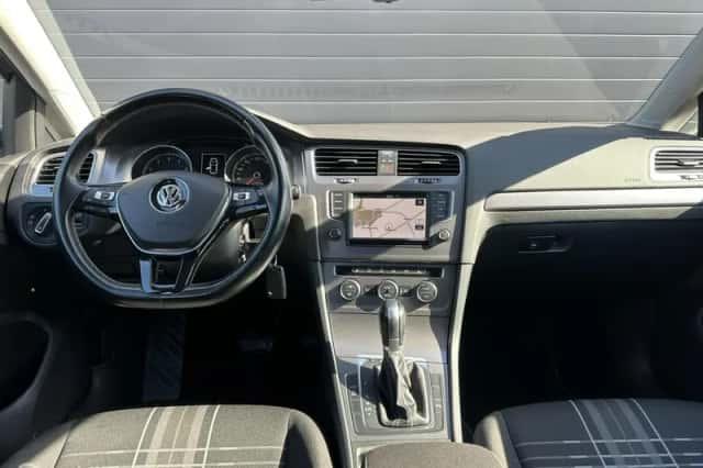 Volkswagen Golf (2015) thumbnail 3