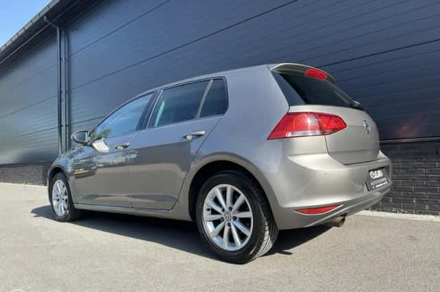 Volkswagen Golf (2015) thumbnail 4