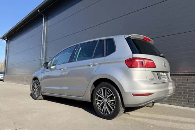 Volkswagen Golf Sportsvan (2016) thumbnail 4