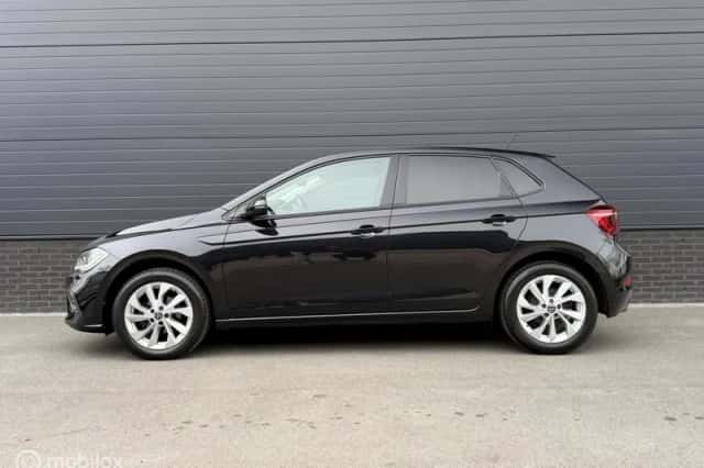 Volkswagen Polo (2023) thumbnail 2