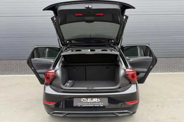 Volkswagen Polo (2023) thumbnail 5