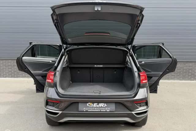 Volkswagen T-Roc (2021) thumbnail 5