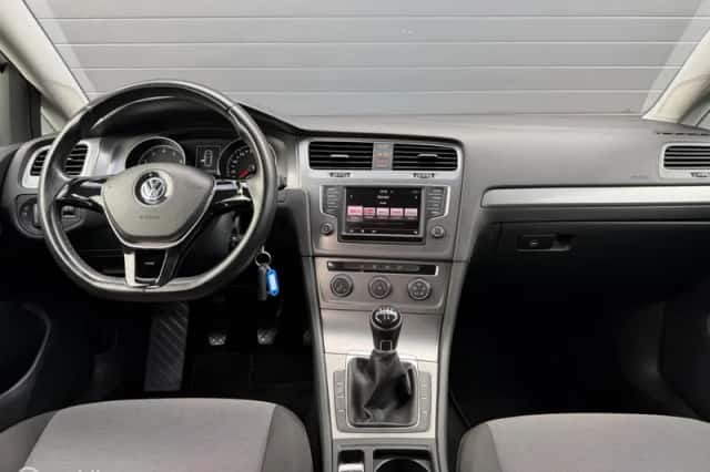 Volkswagen Golf (2016) thumbnail 3