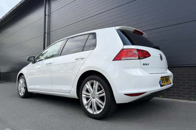 Volkswagen Golf (2016) thumbnail 4