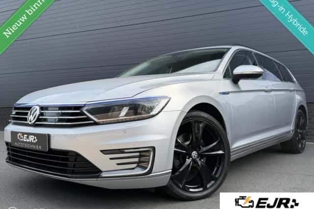 Volkswagen Passat (2018) thumbnail 1