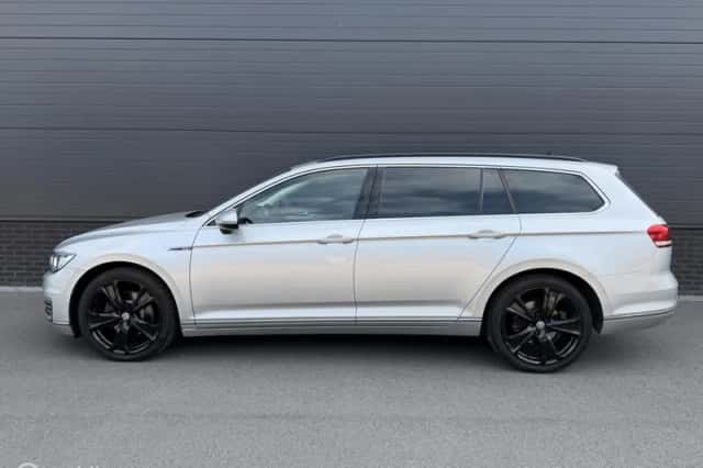 Volkswagen Passat (2018) thumbnail 2
