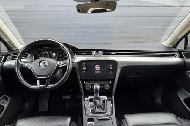 Volkswagen Passat (2018) thumbnail 3