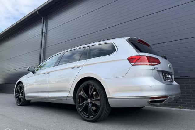 Volkswagen Passat (2018) thumbnail 4