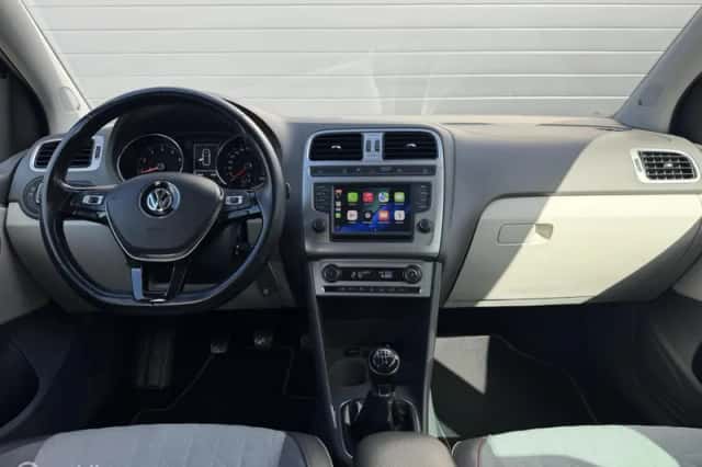 Volkswagen Polo (2016) thumbnail 3