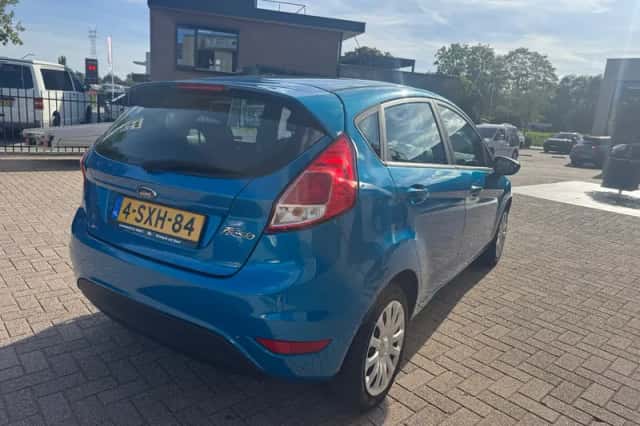 Ford Fiesta (2013) thumbnail 5