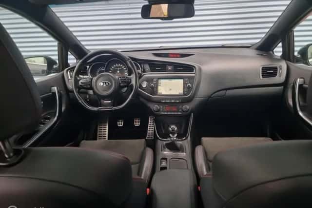 Kia Ceed (2016) thumbnail 3