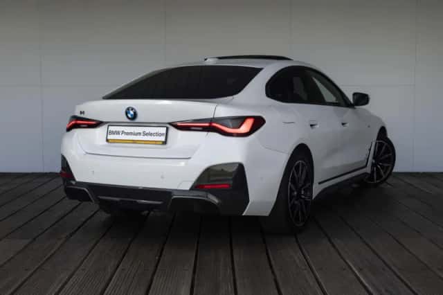BMW i4 (2023) thumbnail 2