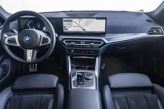 BMW i4 (2023) thumbnail 3