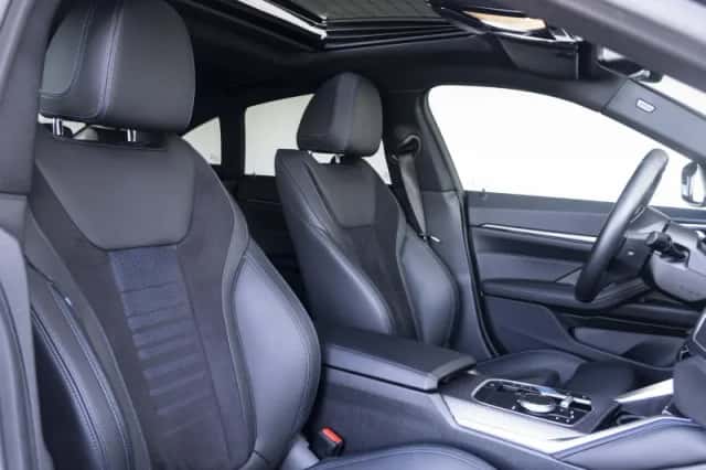 BMW i4 (2023) thumbnail 4