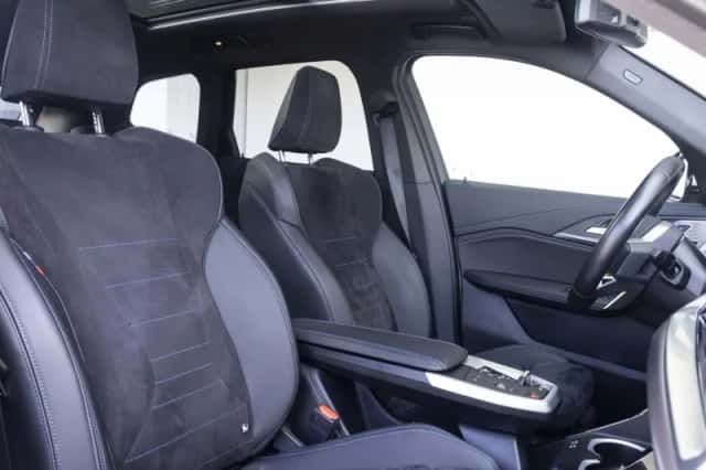 BMW iX1 (2023) thumbnail 4