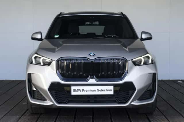 BMW iX1 (2023) thumbnail 6