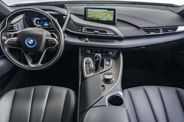 BMW i8 (2020) thumbnail 2