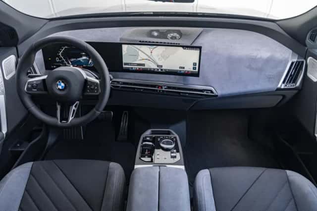 BMW iX (2026) thumbnail 3