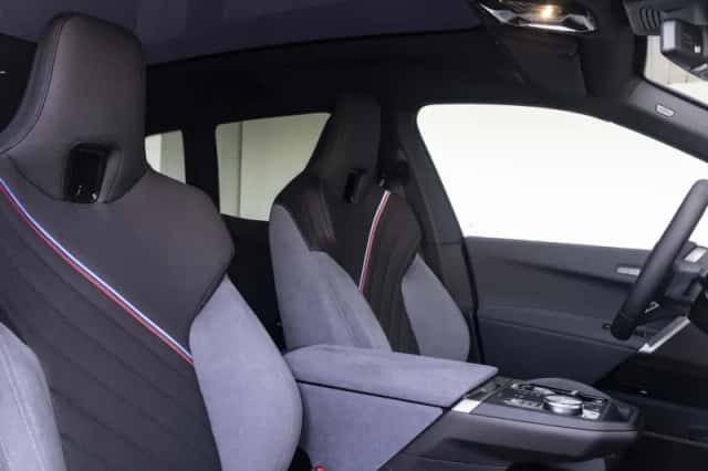 BMW iX (2026) thumbnail 4