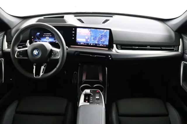 BMW iX1 (2026) thumbnail 4