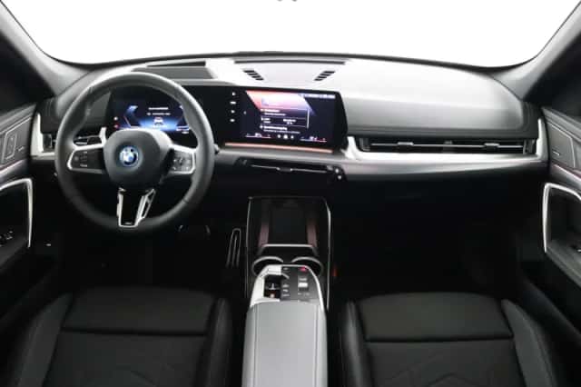 BMW iX1 (2026) thumbnail 4