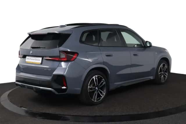 BMW iX1 (2023) thumbnail 2