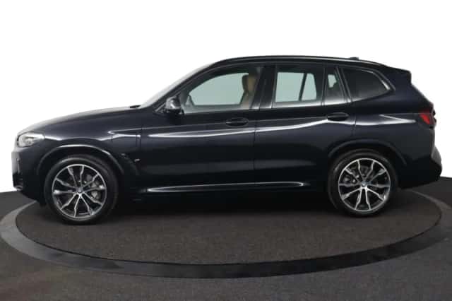 BMW X3 (2024) thumbnail 3