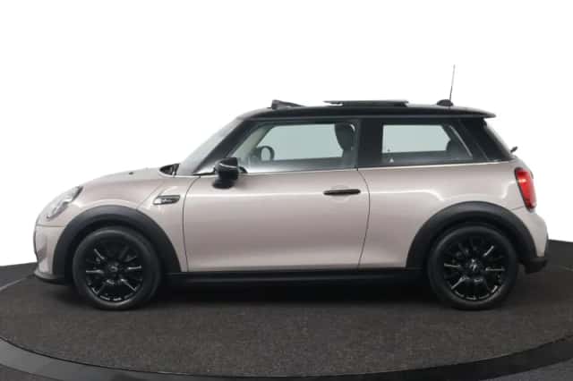 MINI Cooper (2023) thumbnail 3