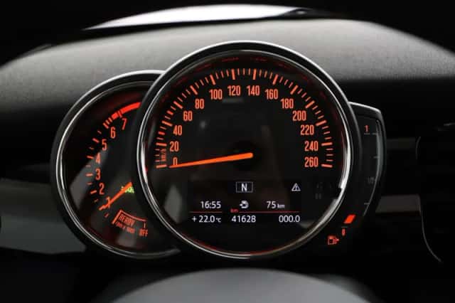 MINI Cooper (2023) thumbnail 5