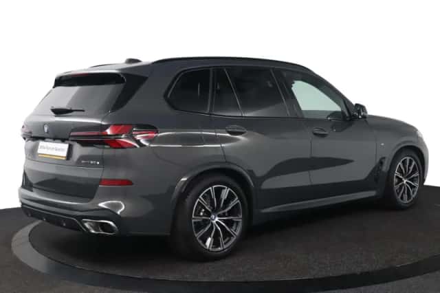 BMW X5 (2024) thumbnail 2