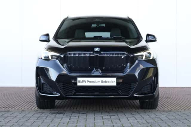 BMW iX1 (2023) thumbnail 2