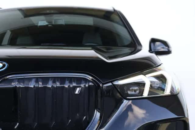 BMW iX1 (2023) thumbnail 3