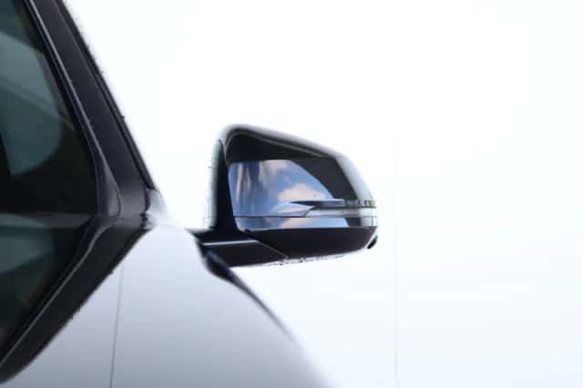 BMW iX1 (2023) thumbnail 4