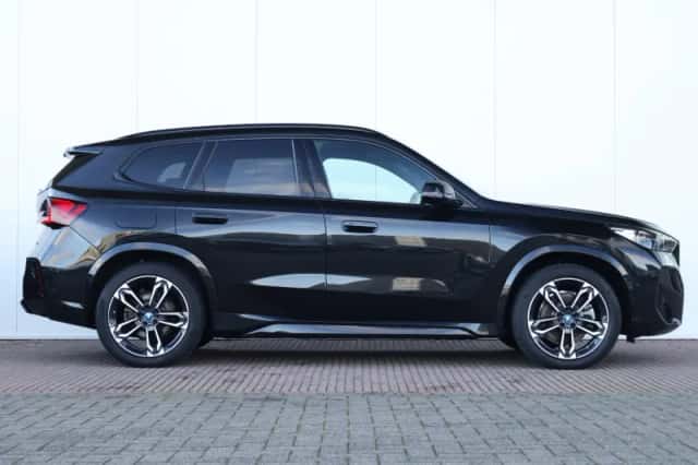 BMW iX1 (2023) thumbnail 5
