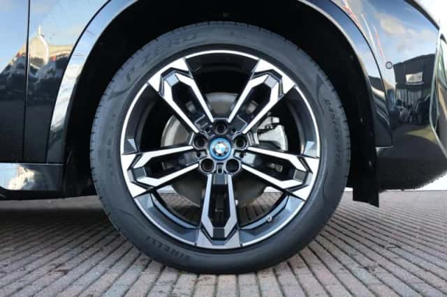 BMW iX1 (2023) thumbnail 6