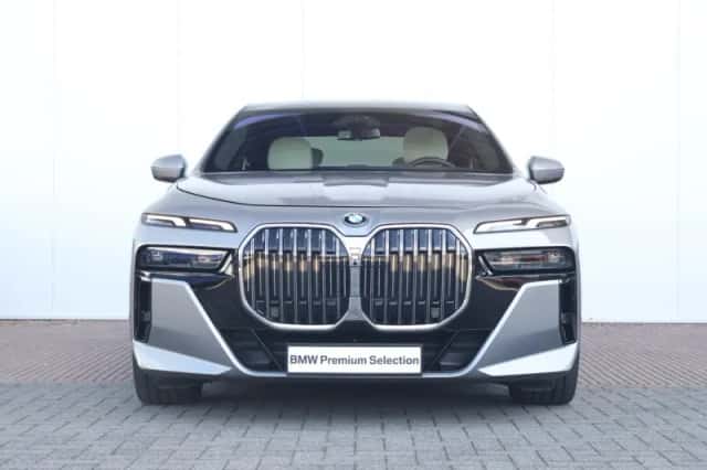 BMW 7-Serie (2023) thumbnail 2