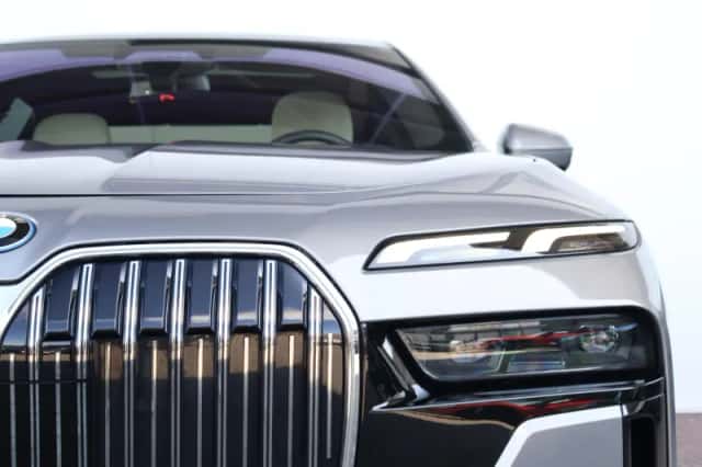 BMW 7-Serie (2023) thumbnail 3