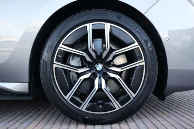 BMW 7-Serie (2023) thumbnail 6