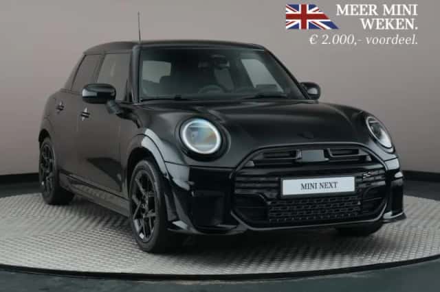 MINI Cooper S (2025) thumbnail 2