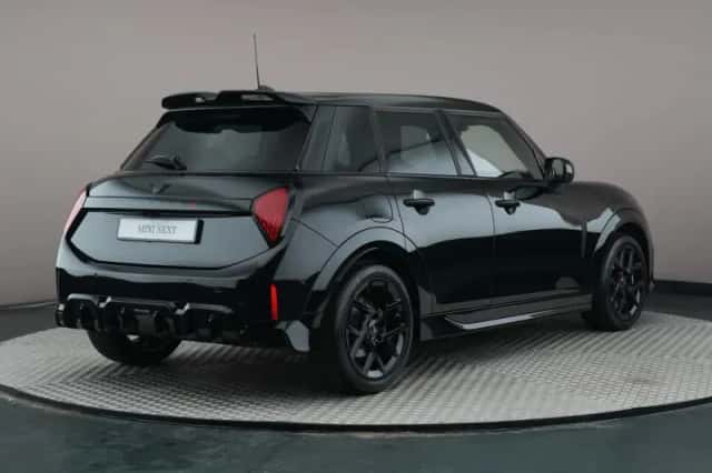 MINI Cooper S (2025) thumbnail 3